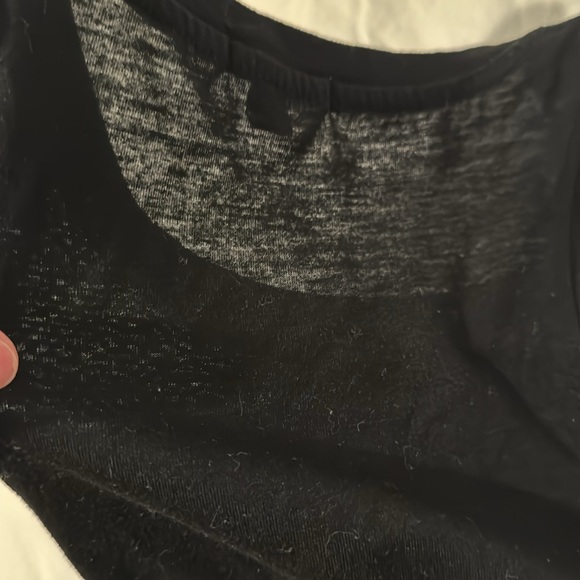 2- GAP size M tank tops - Picture 5 of 7